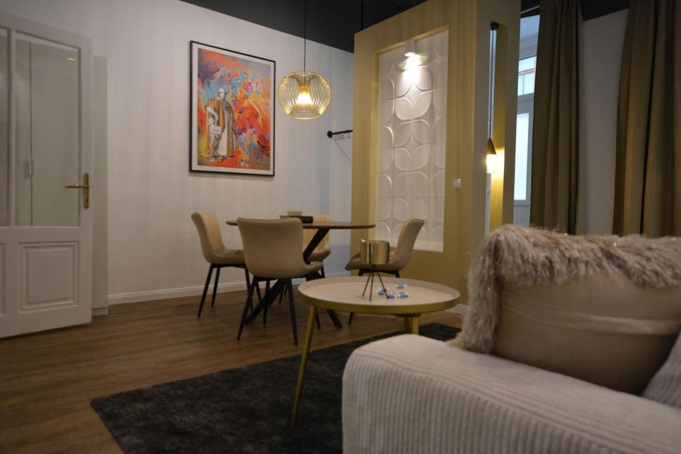 Meetsleopold Apartment *